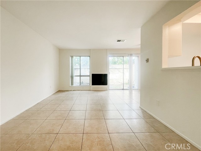 17081 Green Lane, Huntington Beach CA: https://media.crmls.org/medias/cc3752a2-e824-4aab-8c35-173aaf637f76.jpg