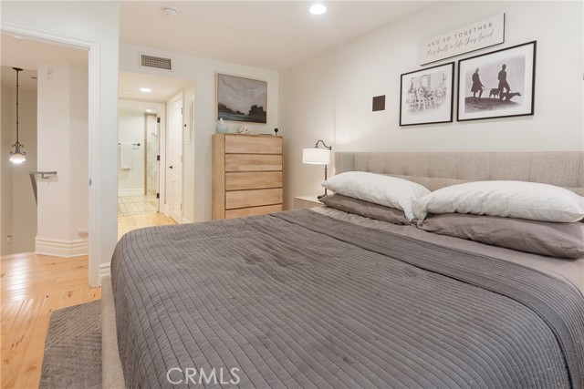 Detail Gallery Image 11 of 21 For 820 S Bedford St #102,  Los Angeles,  CA 90035 - 2 Beds | 2/1 Baths
