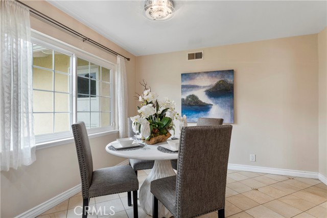 Detail Gallery Image 7 of 21 For 3024 Shakespeare Dr, Pasadena,  CA 91107 - 3 Beds | 2/1 Baths