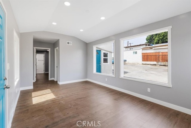 Detail Gallery Image 8 of 65 For 1521 N Bonnie Beach, Los Angeles,  CA 90063 - 5 Beds | 2/1 Baths