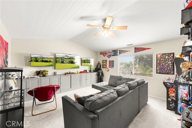 32211 Camino Nunez, Temecula CA: https://media.crmls.org/medias/cc384f87-c9b5-404e-8722-5eb2f4d2aaf4.jpg