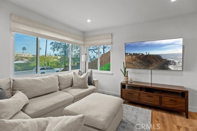 Detail Gallery Image 3 of 22 For 531 Rindge, Redondo Beach,  CA 90278 - 3 Beds | 2 Baths