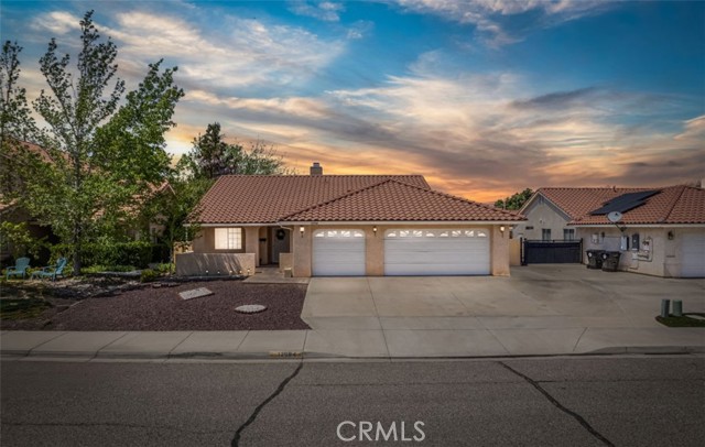 12994 High Vista st, Victorville CA: https://media.crmls.org/medias/cc390568-ab57-4fbe-8588-24145e171a26.jpg