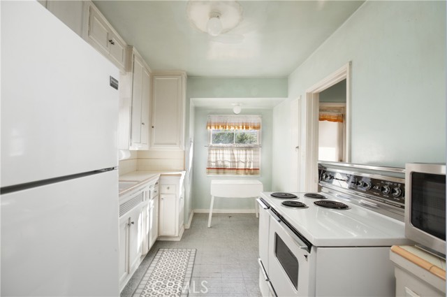 Detail Gallery Image 7 of 29 For 1618 W 9th, Santa Ana,  CA 92703 - 3 Beds | 1 Baths