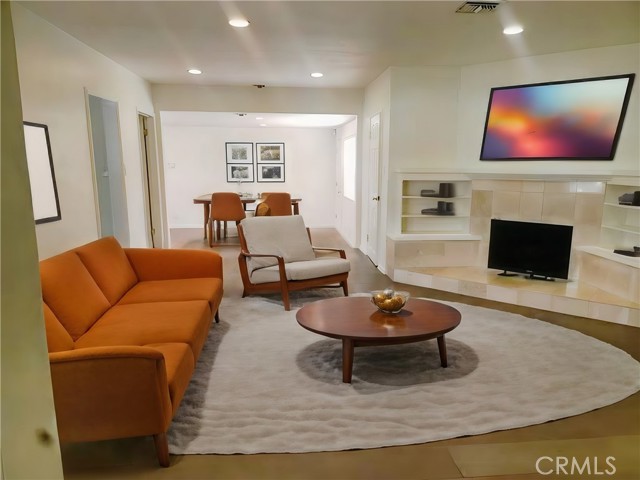 Detail Gallery Image 1 of 1 For 22702 Burbank Bld, Woodland Hills,  CA 91367 - 3 Beds | 2 Baths