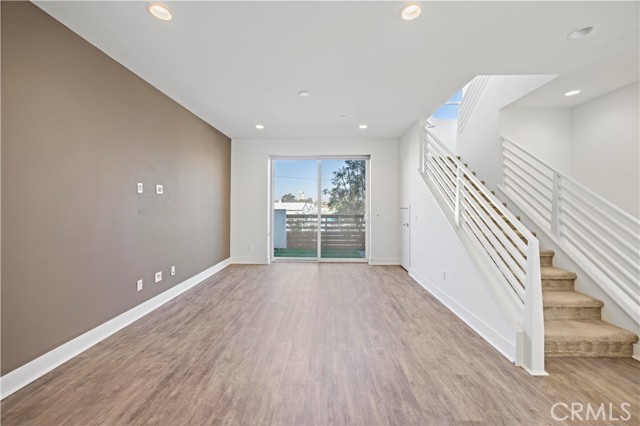 Detail Gallery Image 10 of 37 For 645 W 17th St, Costa Mesa,  CA 92627 - 3 Beds | 2/2 Baths