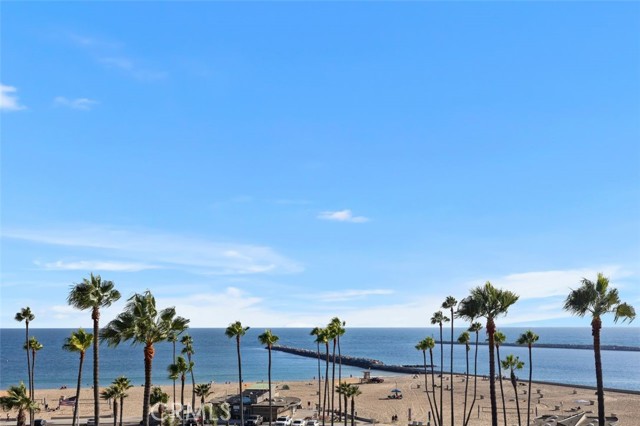 2516 Bayside Drive, Corona del Mar CA: https://media.crmls.org/medias/cc3ae25c-a470-40c6-883e-929e7a7e3169.jpg