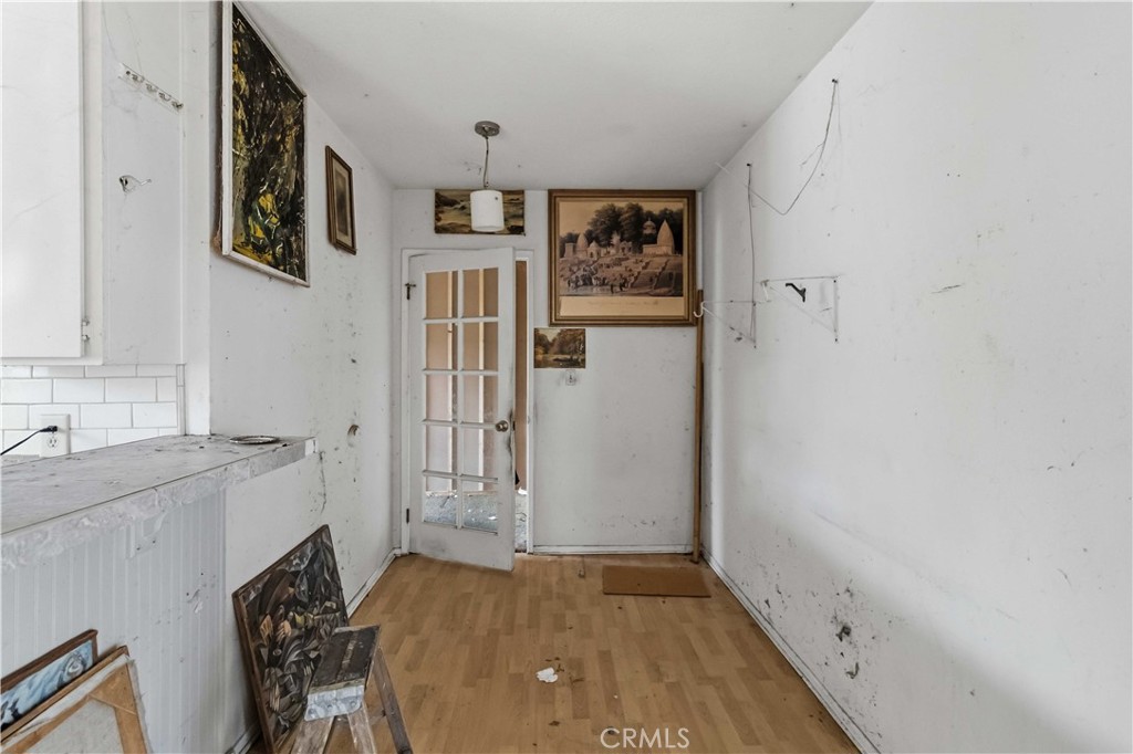 https://media.crmls.org/medias/cc3b877c-caaf-48d8-88da-0b5a399c0a70.jpg?preset=X-Large