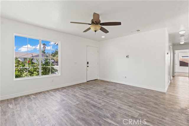 6210 W Avenue J5, Lancaster CA: https://media.crmls.org/medias/cc3c4536-46ed-4702-bab5-d7b442274565.jpg