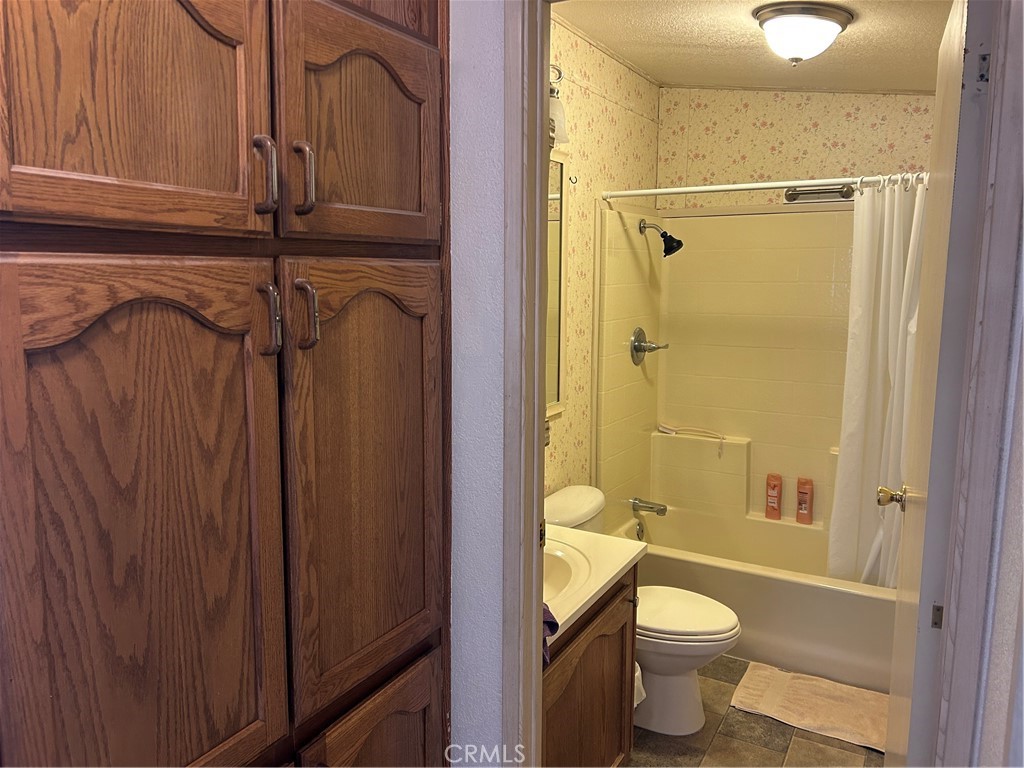 https://media.crmls.org/medias/cc3d222f-2f2a-4d3f-8434-88665438d9f7.jpg?preset=X-Large