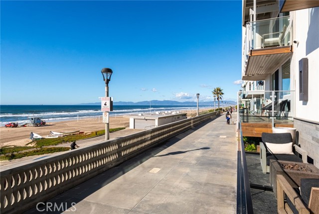 Detail Gallery Image 15 of 53 For 2200 the Strand a,  Manhattan Beach,  CA 90266 - 2 Beds | 2 Baths