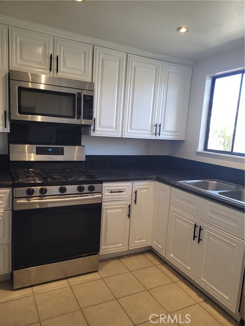 28037 Ridgebrook Court, Rancho Palos Verdes CA: https://media.crmls.org/medias/cc3d958d-3e3c-4b26-9391-a87f0e74ecb1.jpg