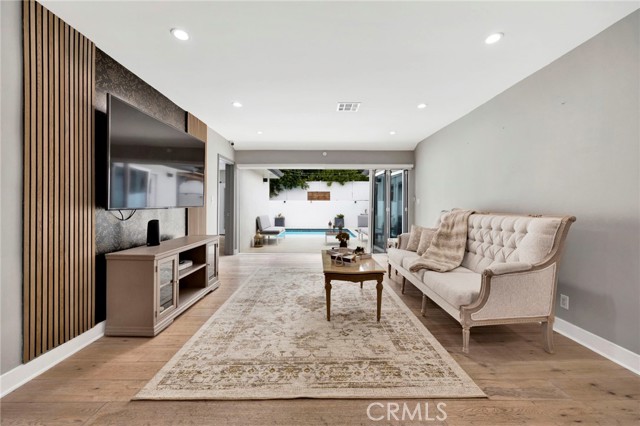 Image 3 of 18 For 4912 Alonzo Avenue