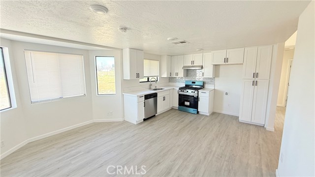 Detail Gallery Image 5 of 24 For 11389 Hesperia, Hesperia,  CA 92345 - 3 Beds | 2 Baths