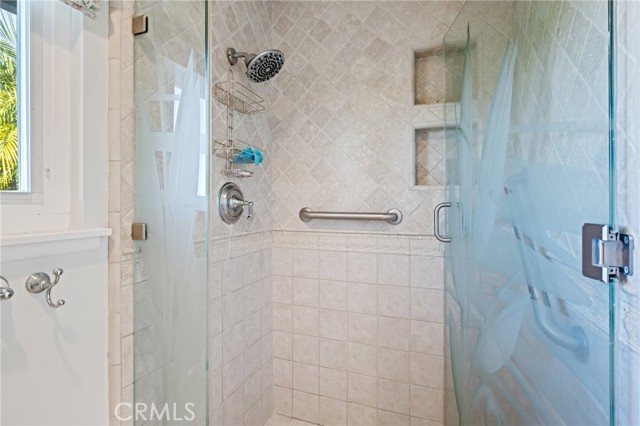 Detail Gallery Image 17 of 30 For 2229 Alta Vista Dr., Newport Beach,  CA 92660 - 4 Beds | 2/1 Baths