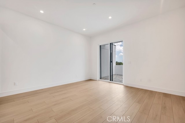 Detail Gallery Image 22 of 30 For 16510 San Fernando Mission Blvd, Granada Hills,  CA 91344 - 4 Beds | 4 Baths