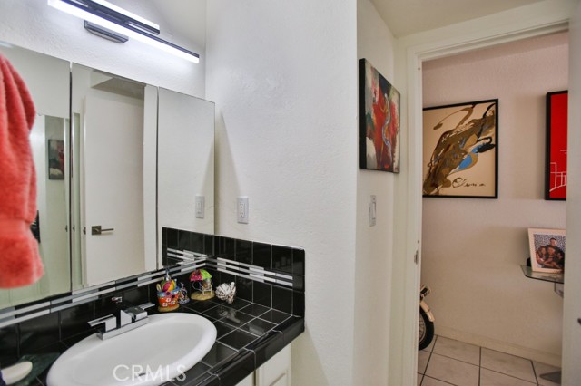 1750 E Ocean Boulevard, Long Beach CA: https://media.crmls.org/medias/cc408af8-6e95-44a4-86c4-9e3fc8c8d1b5.jpg