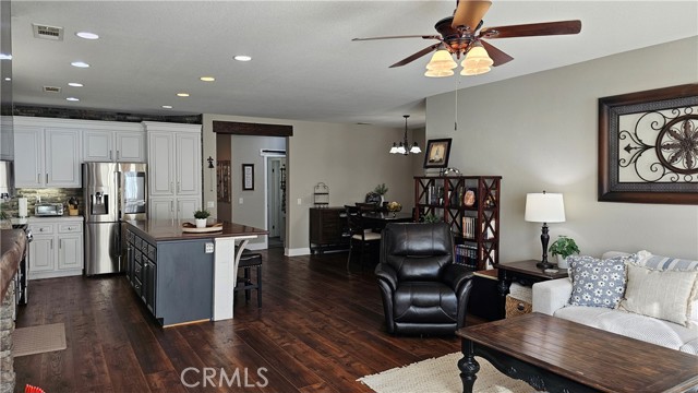Detail Gallery Image 5 of 32 For 13817 Grant Way, Oak Hills,  CA 92344 - 4 Beds | 2 Baths