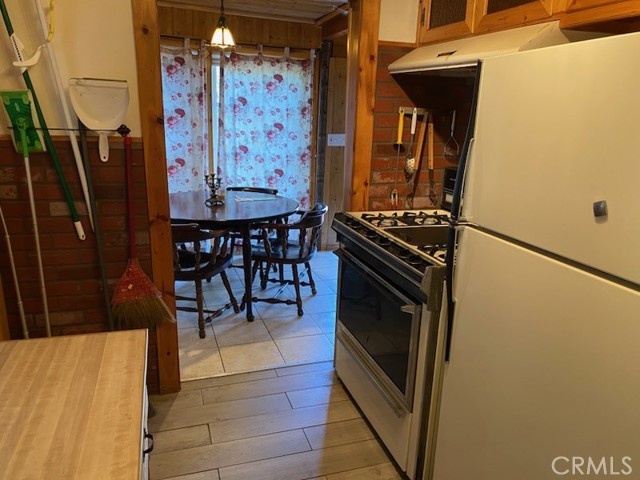 544 Community Drive, Lake Arrowhead CA: https://media.crmls.org/medias/cc425e89-78bd-4588-a424-f5201a7b1b38.jpg