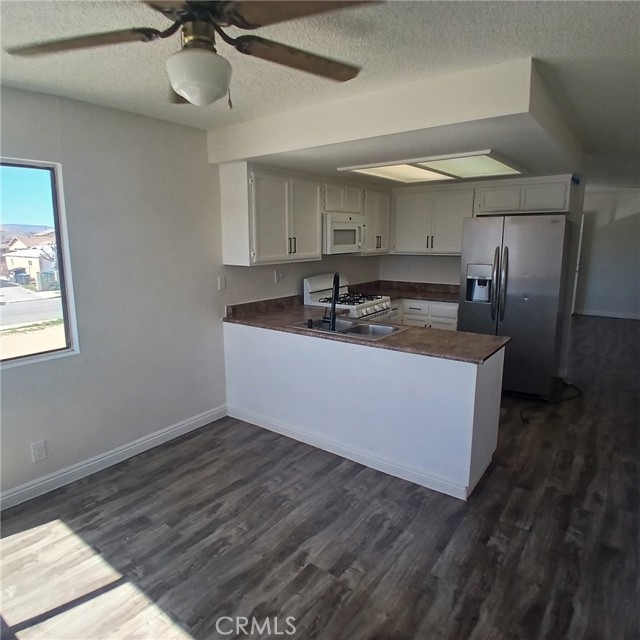 Detail Gallery Image 7 of 16 For 509 E Avenue Q-2 #B,  Palmdale,  CA 93550 - 2 Beds | 2 Baths