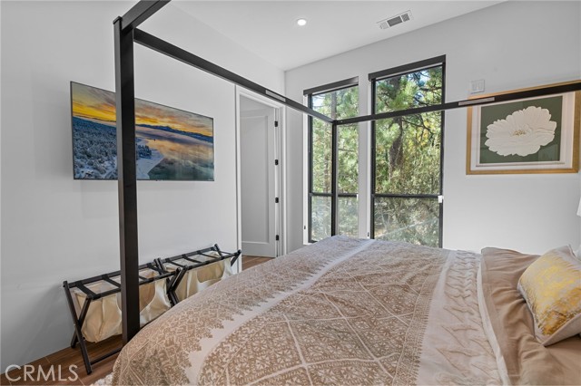 807 Cameron Drive, Big Bear Lake, CA 92315
