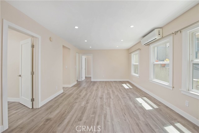 Detail Gallery Image 2 of 28 For 1639 Redcliff #1/2,  Los Angeles,  CA 90026 - 2 Beds | 1 Baths