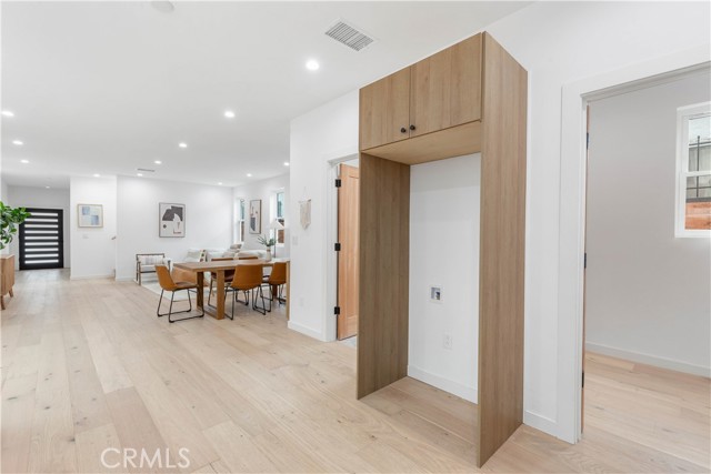 Detail Gallery Image 15 of 43 For 4810 Inglewood Bld, Culver City,  CA 90230 - 4 Beds | 4/1 Baths