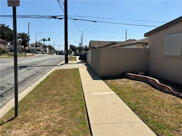 2002 112th Street, Los Angeles, California 90047, 4 Bedrooms Bedrooms, ,1 BathroomBathrooms,Single Family Residence,For Sale,112th,OC24171503