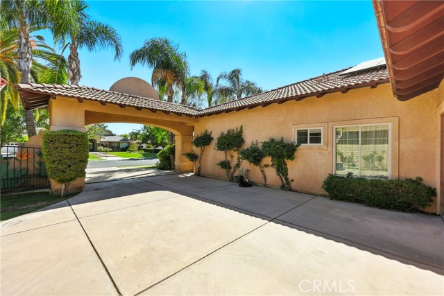 Detail Gallery Image 10 of 60 For 13204 Michaelangelo Dr, Bakersfield,  CA 93314 - 5 Beds | 3 Baths