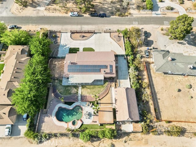 19287 Allegheny Road, Apple Valley CA: https://media.crmls.org/medias/cc472e8d-597a-4eae-8227-2bdf4fbca953.jpg