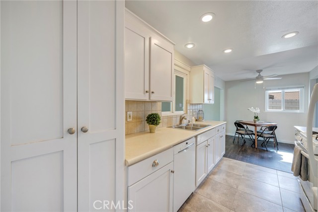 228 W OLD MILL, Corona CA: https://media.crmls.org/medias/cc4754e9-83d5-4d55-ac32-698b0775cbc9.jpg