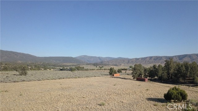 16469 Curtis Trail, Frazier Park CA: https://media.crmls.org/medias/cc475f1f-2f1b-4d12-bba5-62f731680253.jpg