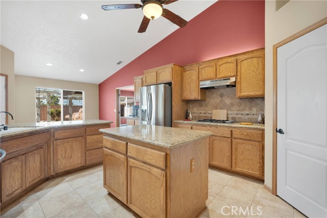 Detail Gallery Image 15 of 69 For 19501 Kinai Rd, Apple Valley,  CA 92307 - 4 Beds | 2/1 Baths