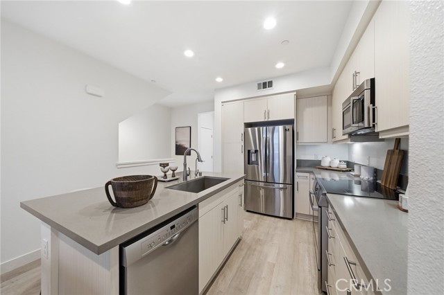 Detail Gallery Image 8 of 53 For 2718 Santa Anita Ave, El Monte,  CA 91733 - 3 Beds | 3 Baths