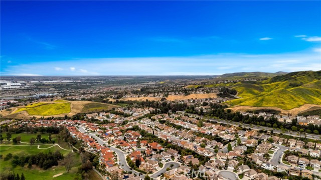 16139 Crooked Creek Court, Chino Hills CA: https://media.crmls.org/medias/cc48d681-255c-43ce-9948-fdf66286d4fc.jpg