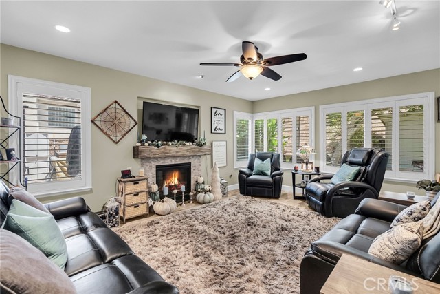 11322 Breithorn Court, Riverside CA: https://media.crmls.org/medias/cc49f7c1-e1b2-4620-b79e-76c45ed2db2d.jpg