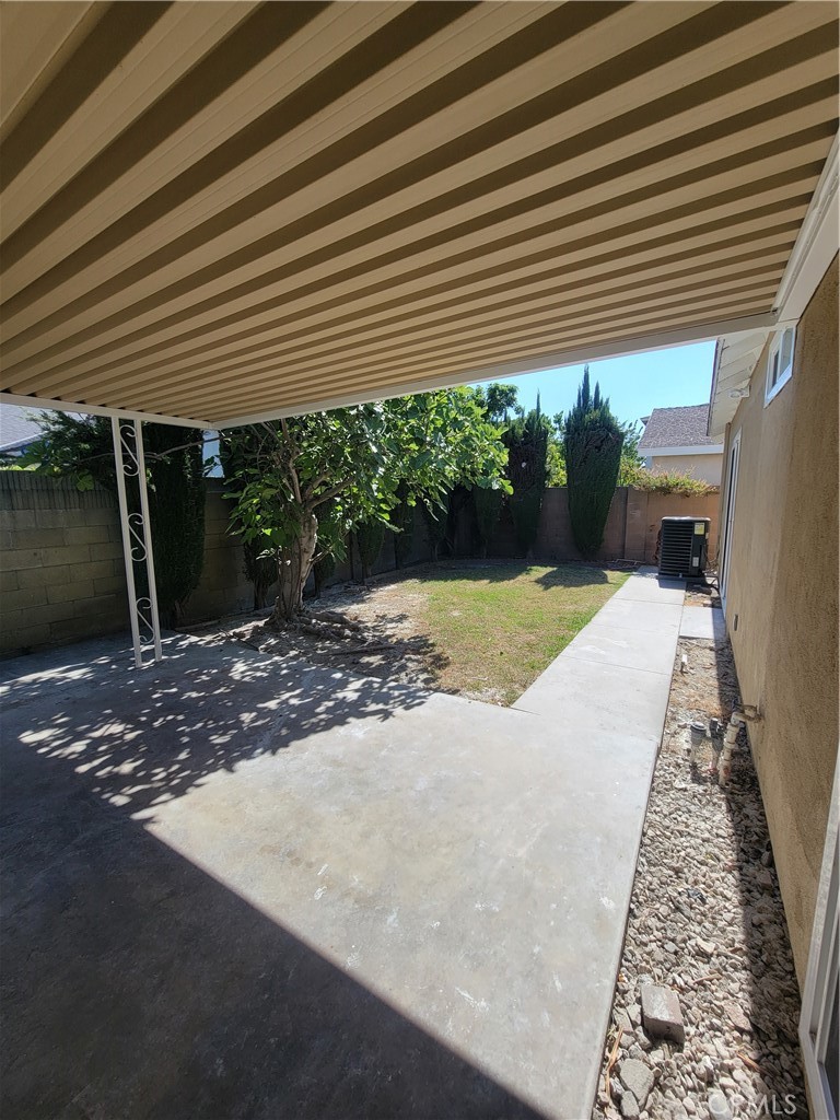 https://media.crmls.org/medias/cc4a3138-7507-435f-9d13-e3f227db76ad.jpg?preset=X-Large