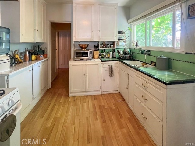 5919 - 5921 Cantaloupe Avenue, Valley Glen CA: https://media.crmls.org/medias/cc4a61c9-9f5c-4b4b-914e-f9f75477e1f3.jpg