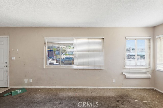 Detail Gallery Image 5 of 31 For 913 Goldenrod, Escondido,  CA 92027 - 3 Beds | 1 Baths