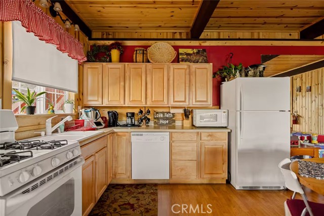 Detail Gallery Image 15 of 70 For 43897 Yosemite Drive, Big Bear Lake,  CA 92315 - 4 Beds | 2 Baths