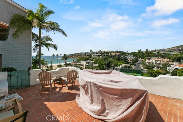 52 EMERALD BAY, Laguna Beach CA: https://media.crmls.org/medias/cc4c40a9-2d9b-4c6f-afae-6a9da5db8cfe.jpg