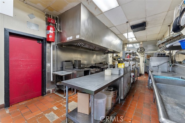 320 W Foothill Blvd, Upland CA: https://media.crmls.org/medias/cc4cbd94-ad01-4691-9910-e03f765af6b5.jpg