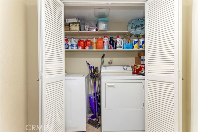 Detail Gallery Image 14 of 21 For 7625 Reseda Blvd #105,  Reseda,  CA 91335 - 3 Beds | 2 Baths