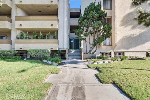 Detail Gallery Image 26 of 37 For 12121 Centralia St #302,  Lakewood,  CA 90715 - 3 Beds | 2 Baths