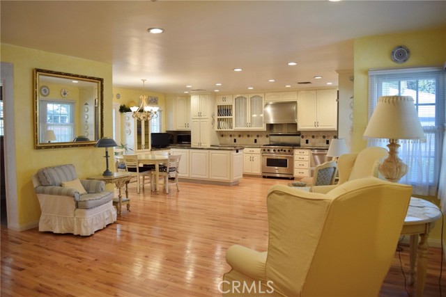 2024 N Kenwood Street, Burbank CA: https://media.crmls.org/medias/cc4d3152-91ff-408a-ad52-dfe85c4a0477.jpg