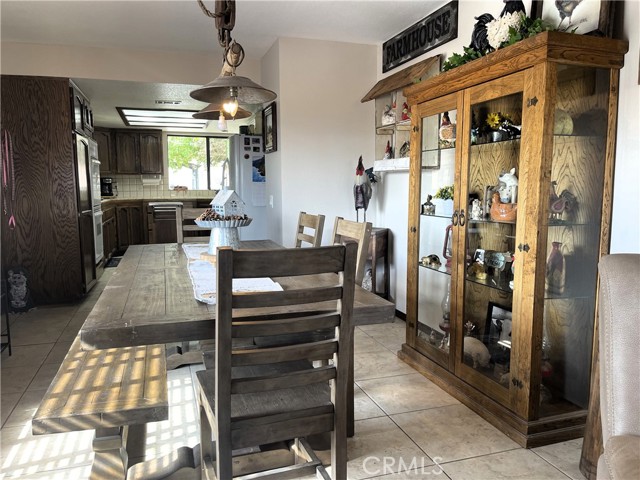 Detail Gallery Image 16 of 56 For 18428 Siskiyou Rd, Apple Valley,  CA 92307 - 3 Beds | 2 Baths