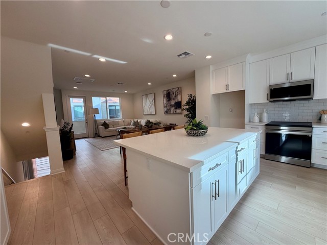 Detail Gallery Image 14 of 29 For 5876 Linden Ave #3, Long Beach,  CA 90805 - 3 Beds | 3/1 Baths