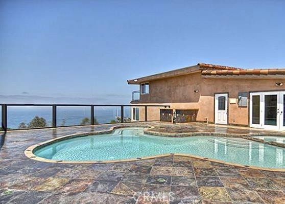 Detail Gallery Image 17 of 26 For 621 Loretta Dr, Laguna Beach,  CA 92651 - 5 Beds | 4/1 Baths