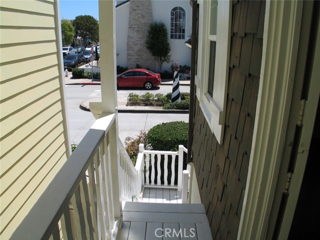 Detail Gallery Image 3 of 16 For 1610 Park Ave, Newport Beach,  CA 92662 - 3 Beds | 2 Baths