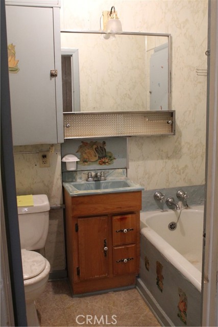 11842 Lindale Street, Norwalk CA: https://media.crmls.org/medias/cc4f2f91-9fb9-4684-aba6-987bb1f9405d.jpg